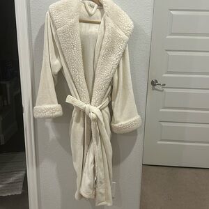 Robe by potty barn Xl‎